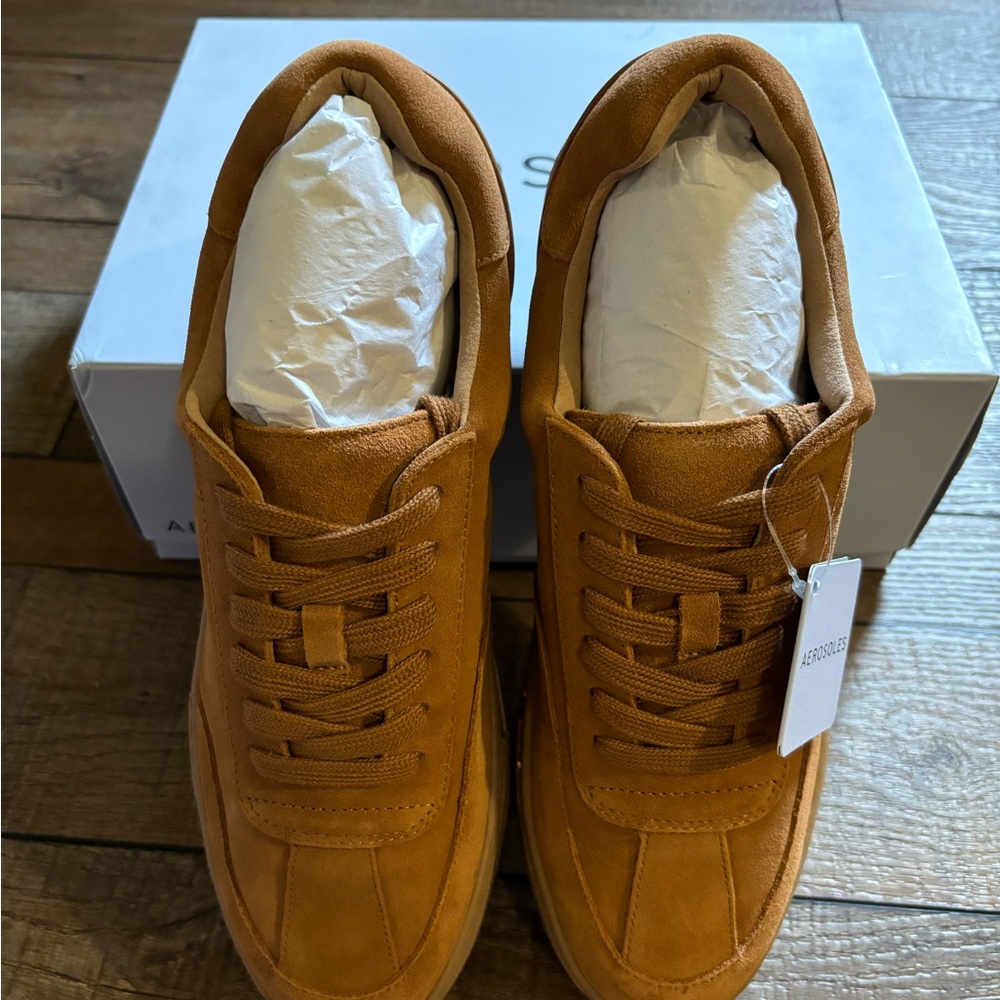 AEROSOLES womans Brown Suede Sneakers New in Box size 11